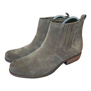 KORKS | Cutler Chelsea Suede Ankle Boots in Taupe size 7.5